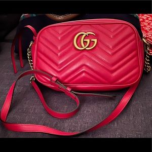Gucci marmont medium red